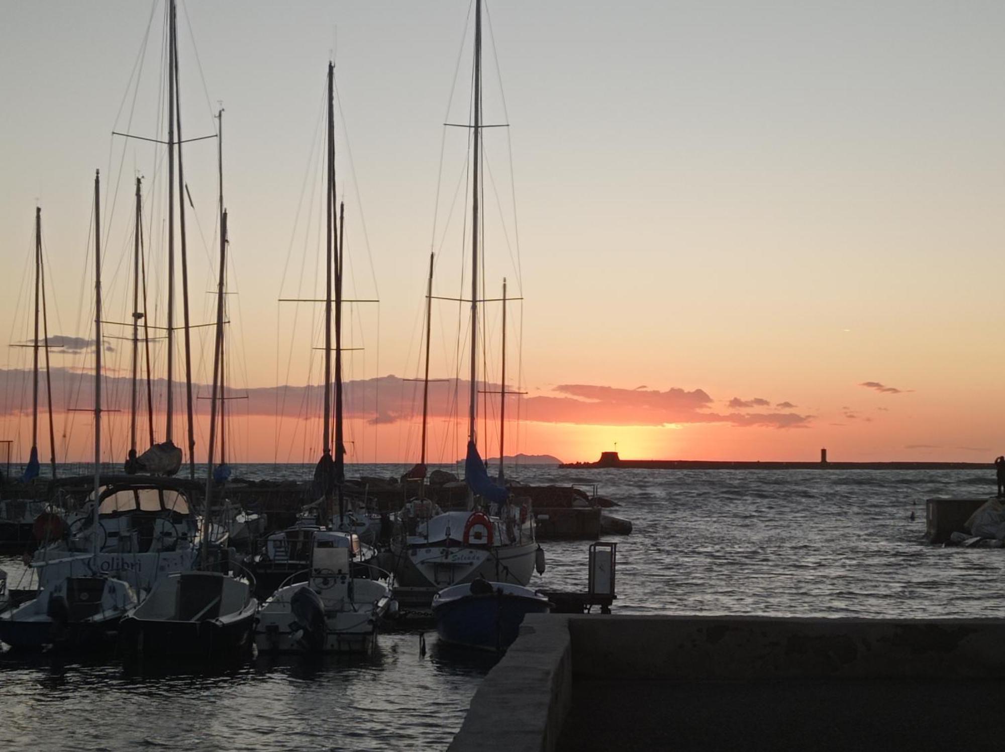Appartamento Con Incantevole Vista Mare Livorno Luaran gambar